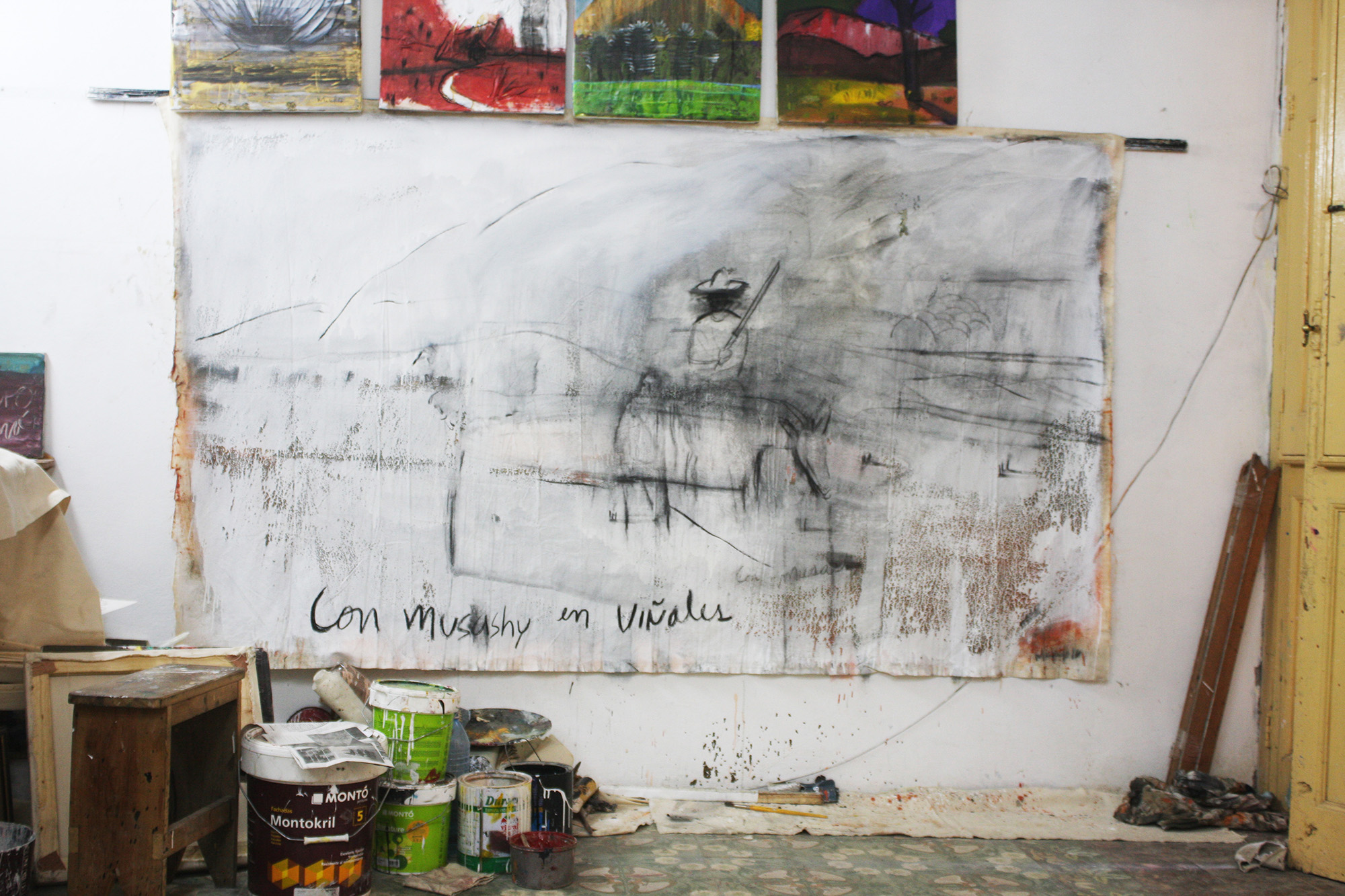 Con Musashi en Viñales. Acrílico y carbón sobre lienzo, 130x300 cm, 2016